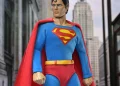 NECA anuncia figura de ação articulada do Superman (1978) com roupas de tecido