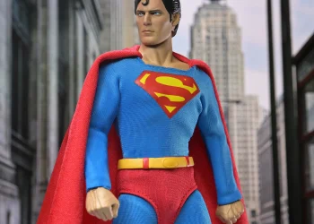 NECA anuncia figura de ação articulada do Superman (1978) com roupas de tecido